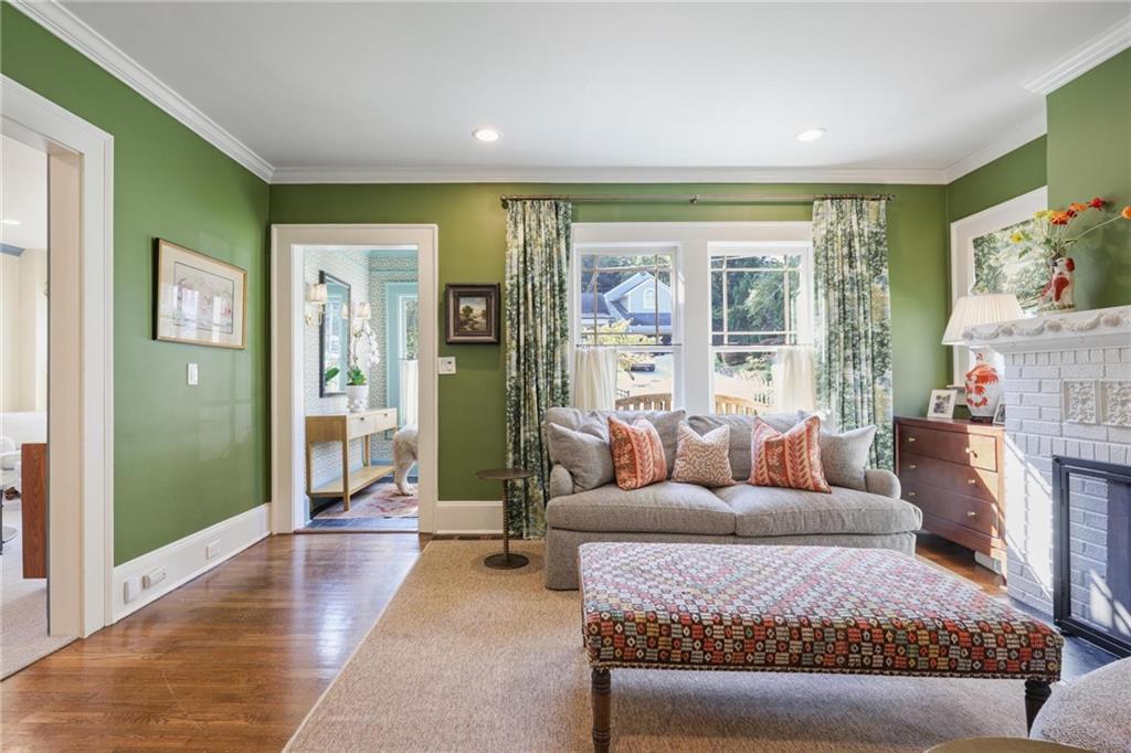 731 Gladstone Road NW