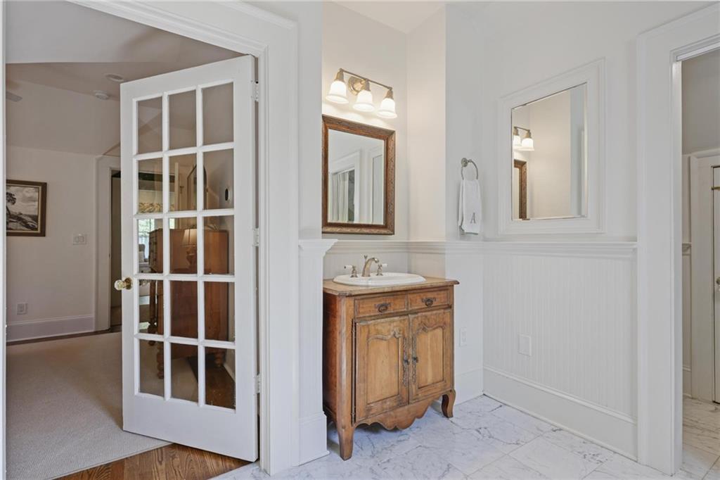 731 Gladstone Road NW