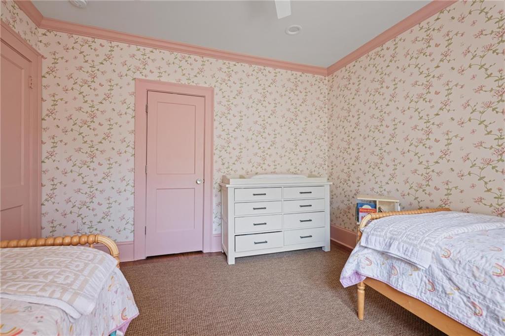 731 Gladstone Road NW