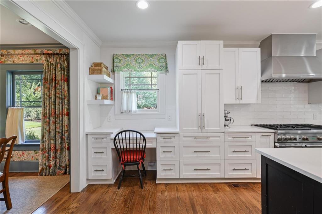 731 Gladstone Road NW