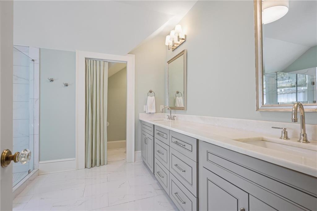 731 Gladstone Road NW