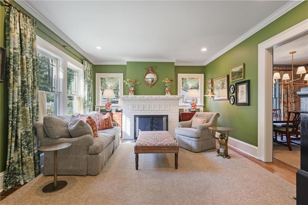 731 Gladstone Road NW