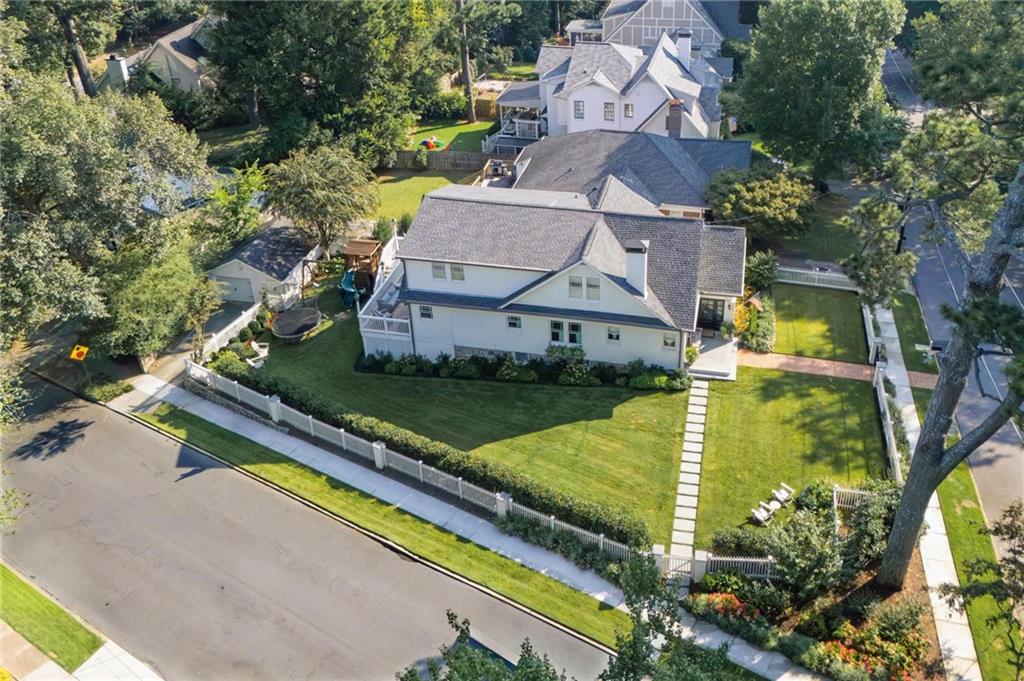 731 Gladstone Road NW