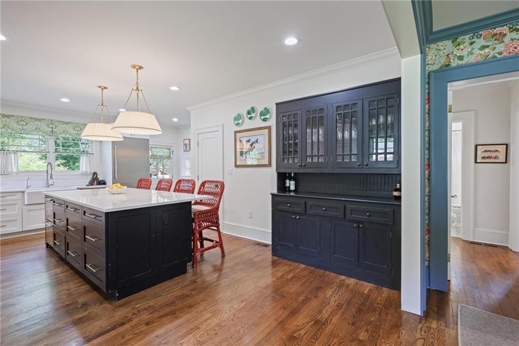 731 Gladstone Road NW