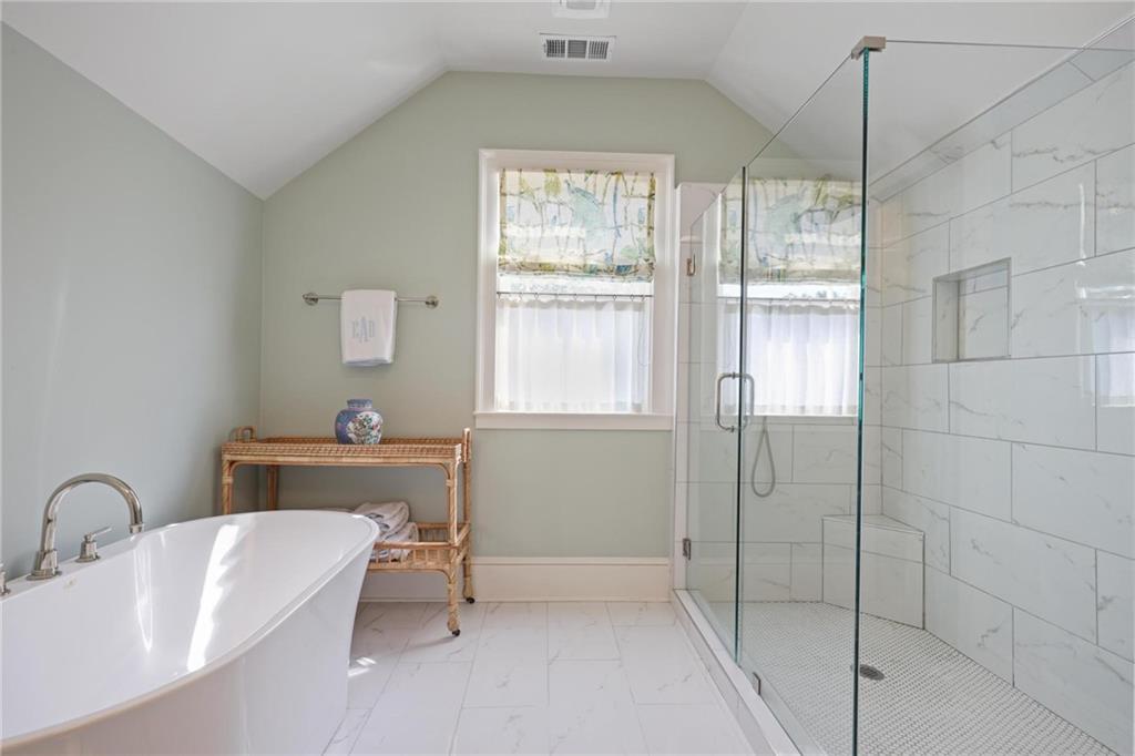 731 Gladstone Road NW