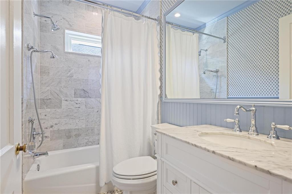 731 Gladstone Road NW