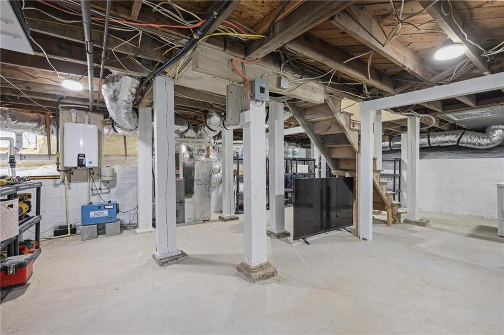 731 Gladstone Road NW