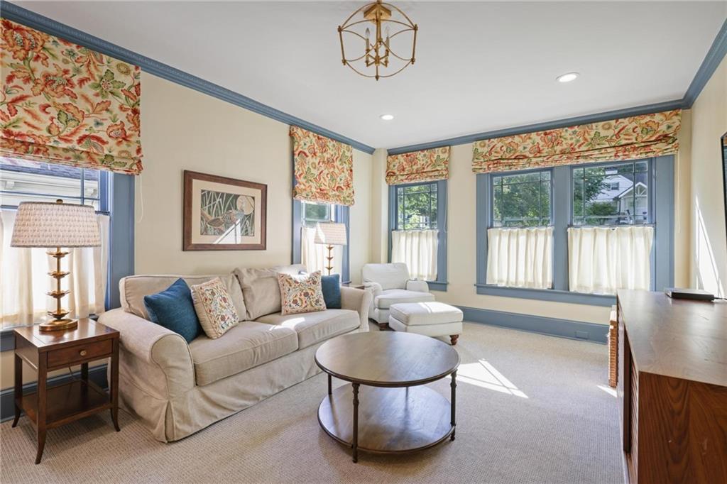 731 Gladstone Road NW