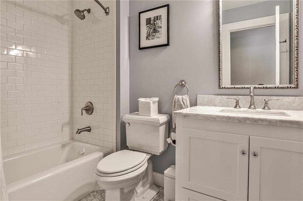 2226 Virginia Place NE