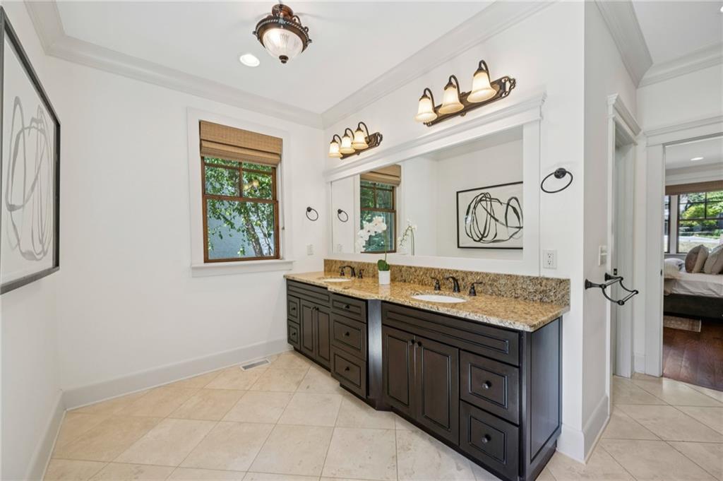 279 Lakeview Avenue NE