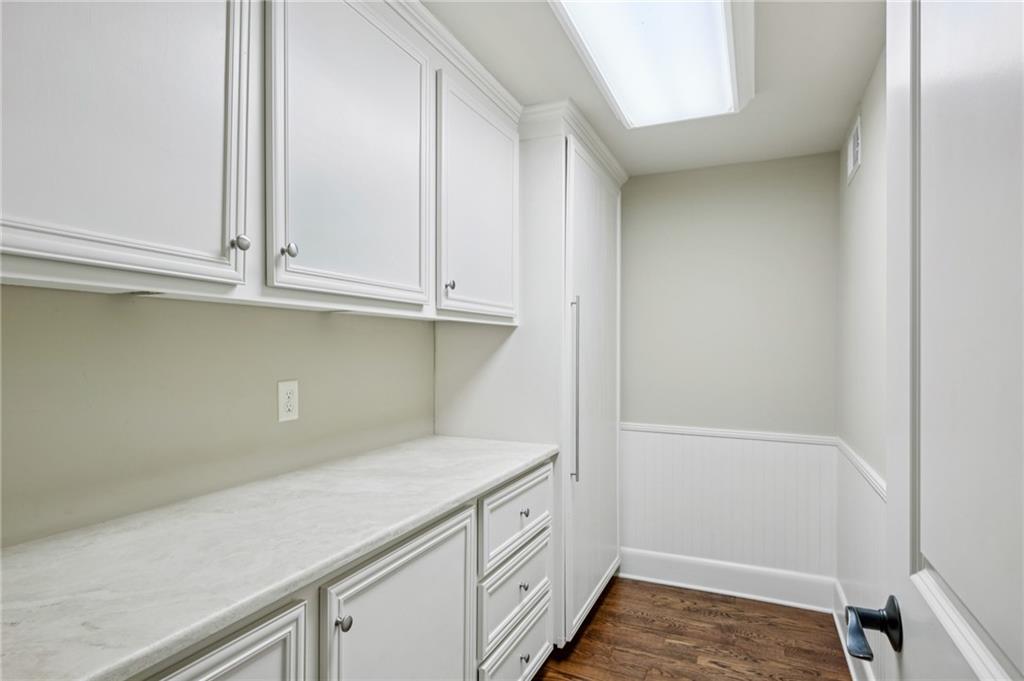 279 Lakeview Avenue NE