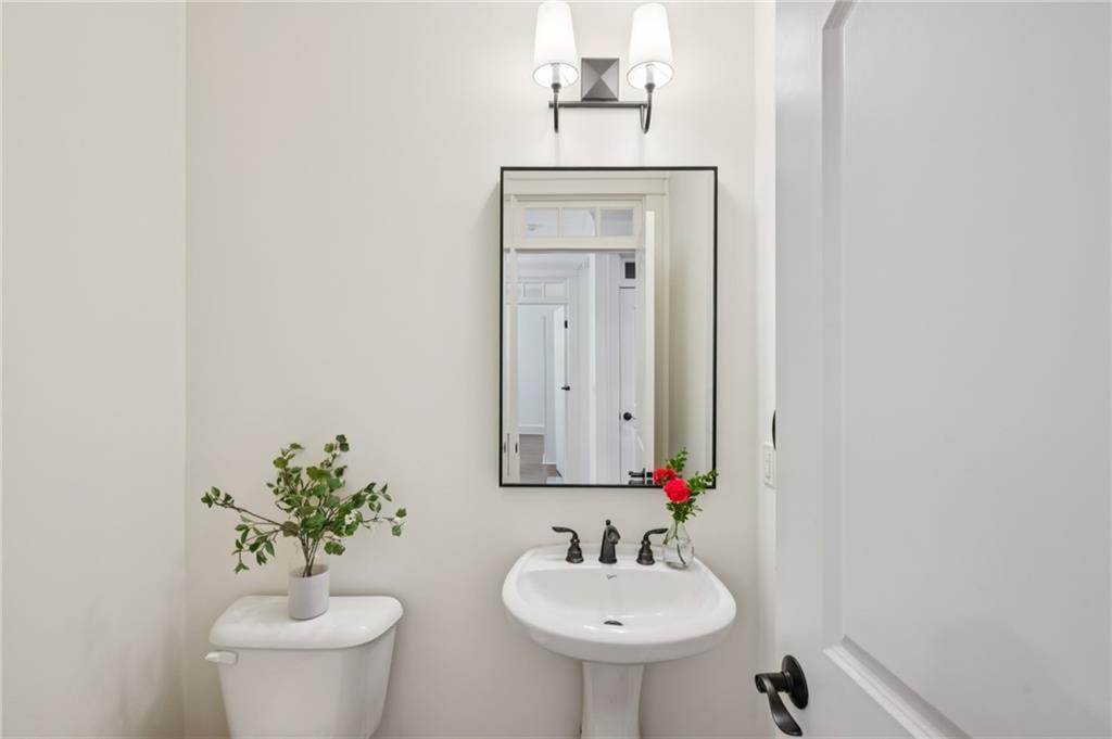 279 Lakeview Avenue NE