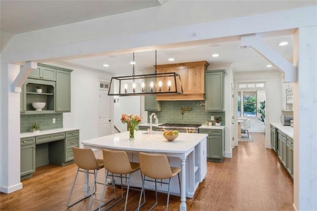 279 Lakeview Avenue NE