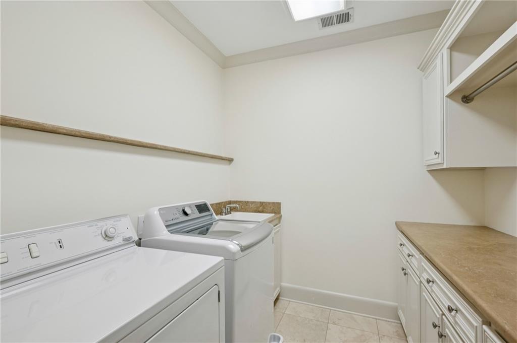 279 Lakeview Avenue NE