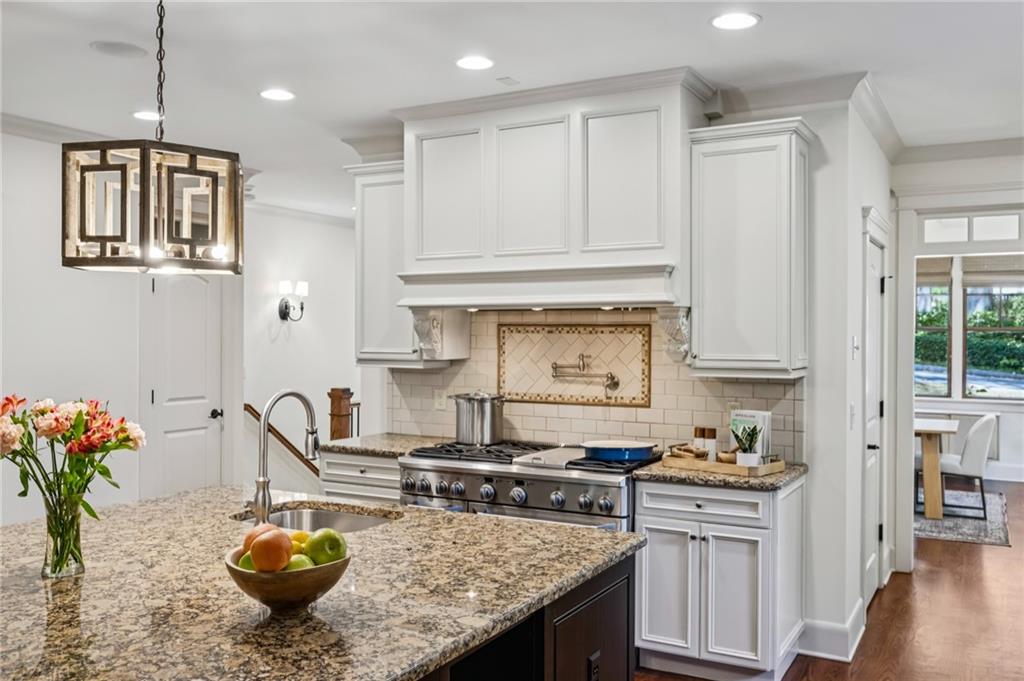 279 Lakeview Avenue NE