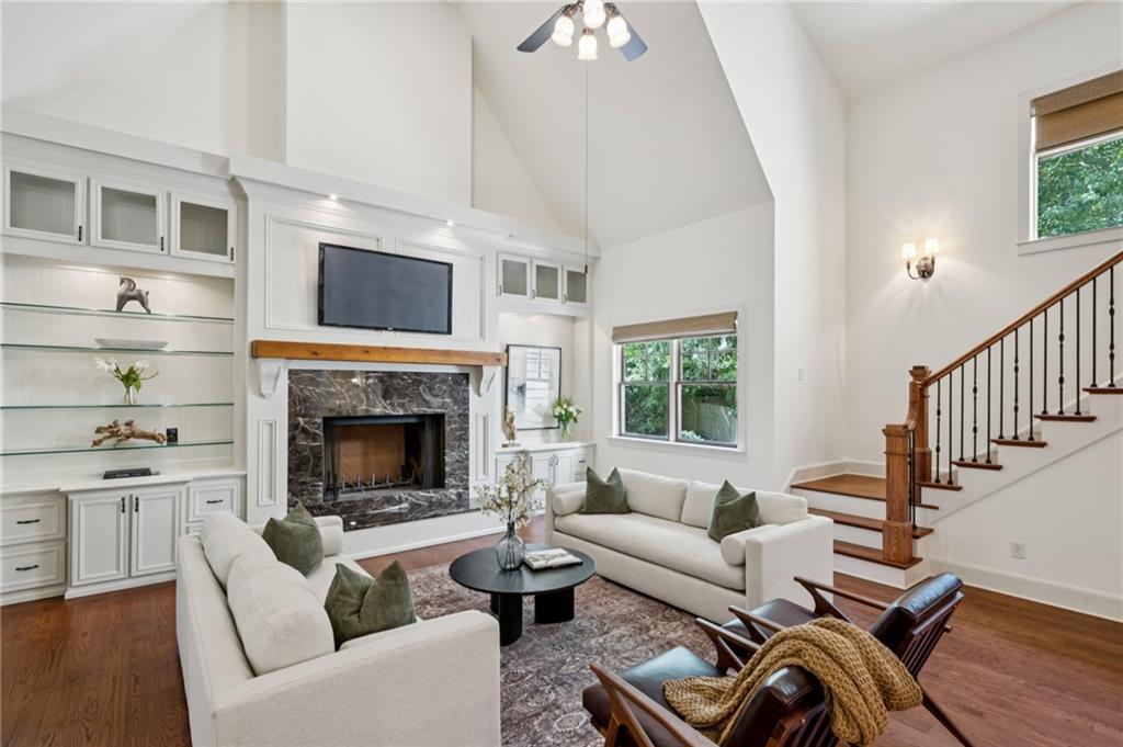 279 Lakeview Avenue NE