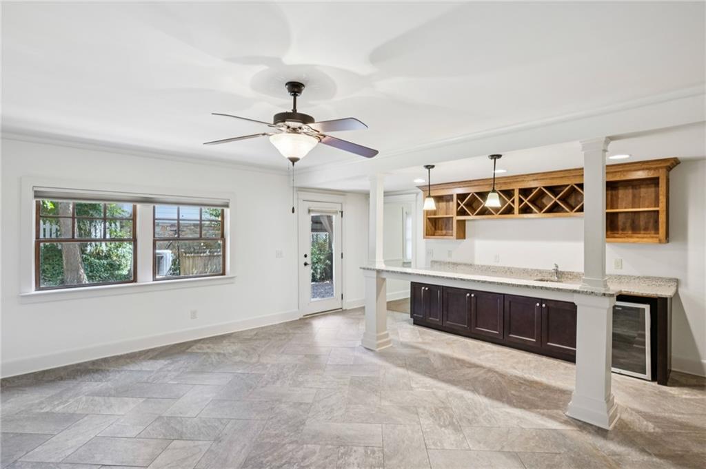 279 Lakeview Avenue NE