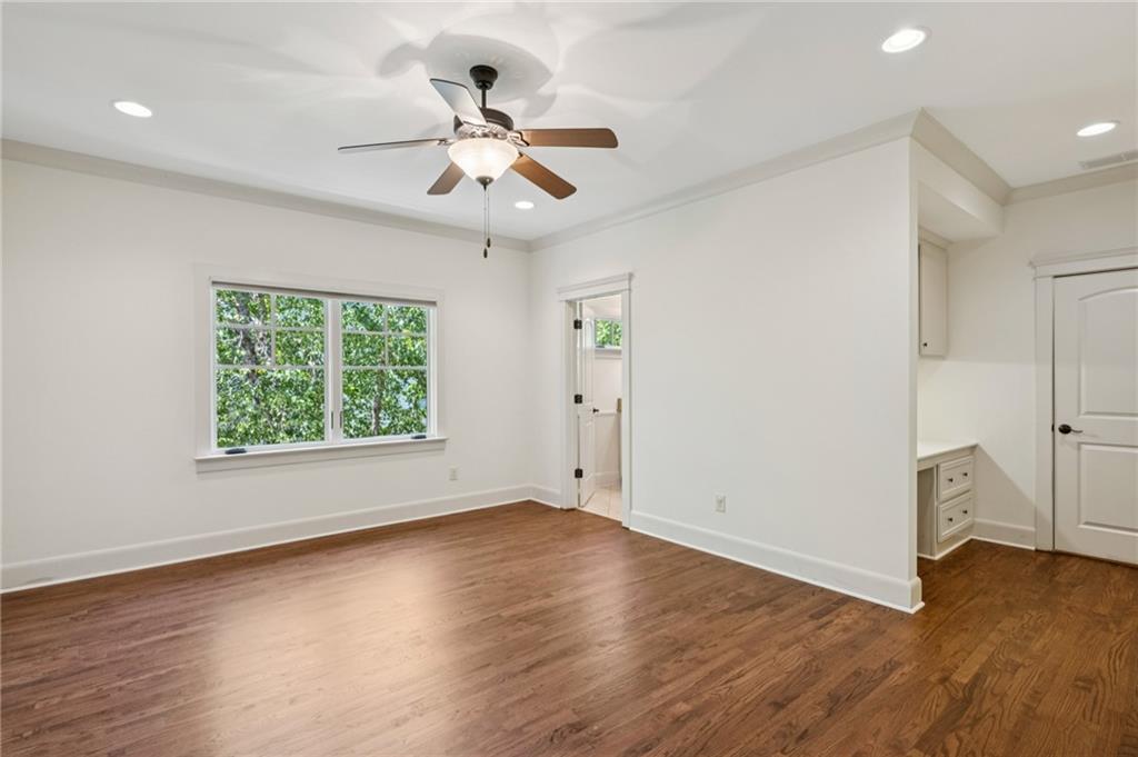 279 Lakeview Avenue NE