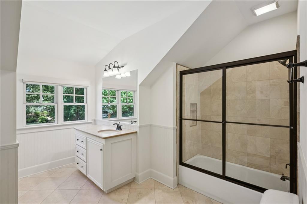 279 Lakeview Avenue NE