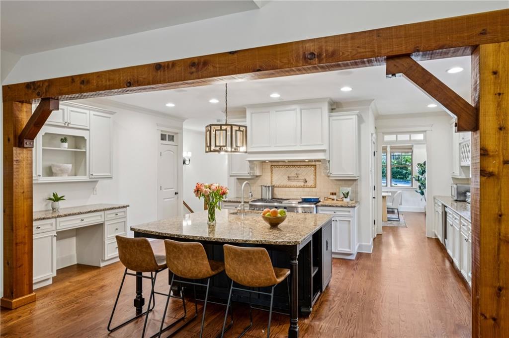 279 Lakeview Avenue NE