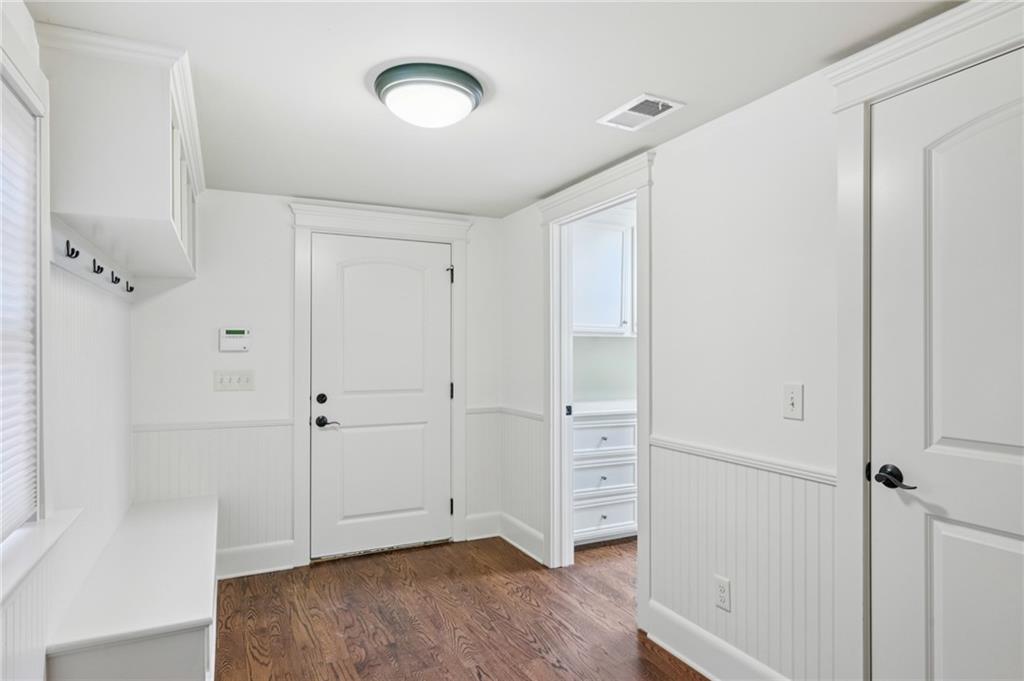 279 Lakeview Avenue NE