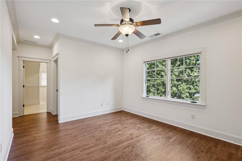 279 Lakeview Avenue NE