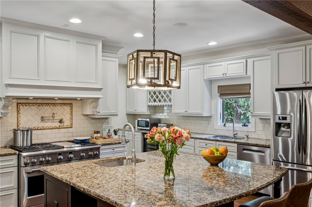 279 Lakeview Avenue NE