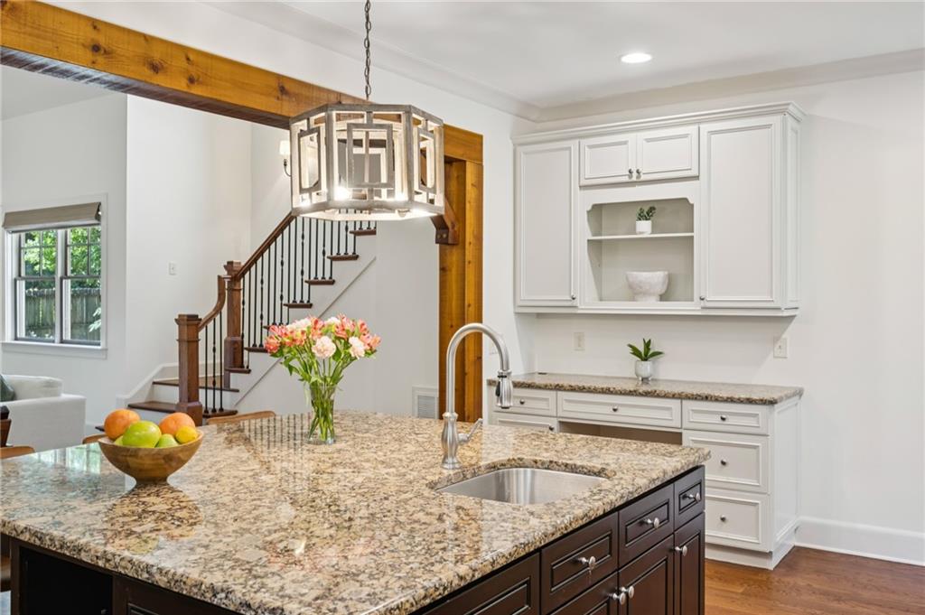 279 Lakeview Avenue NE