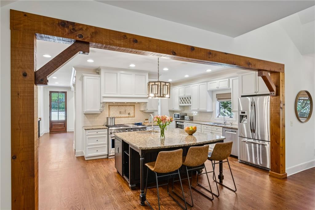 279 Lakeview Avenue NE