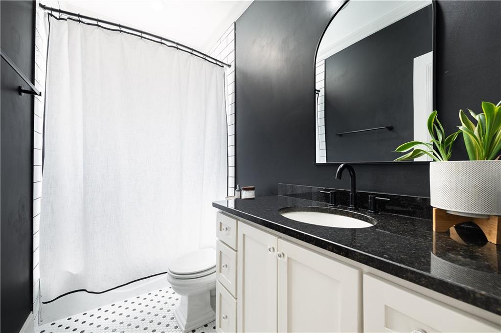 22 Collier Road NW Unit 8