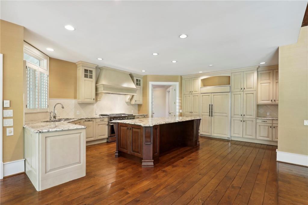 1965 W Wesley Road NW