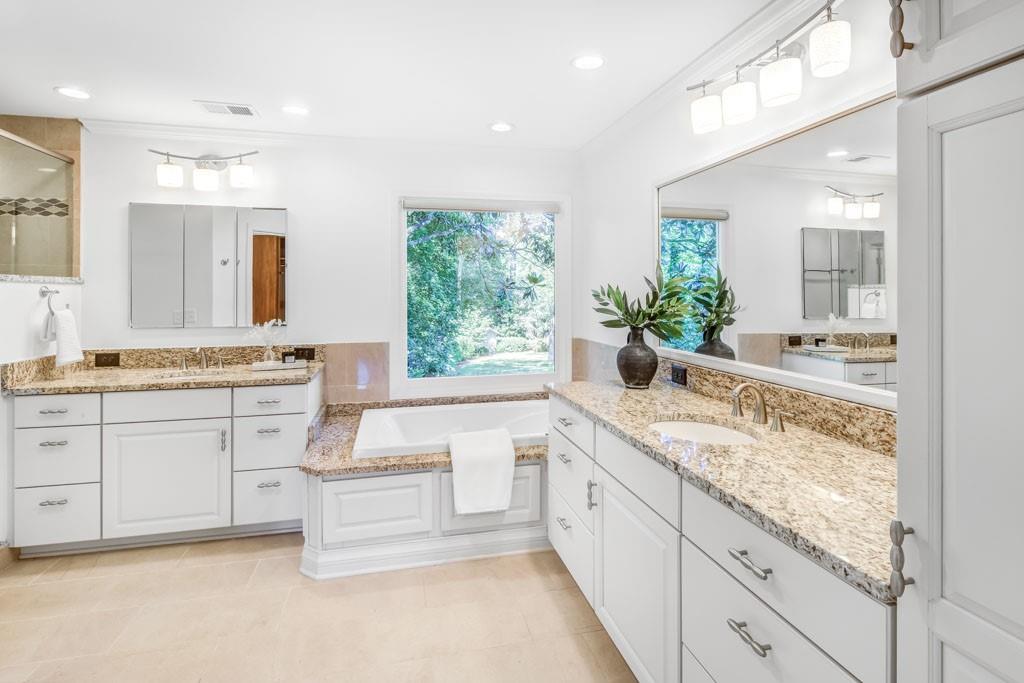 4174 Powers Ferry Road NW