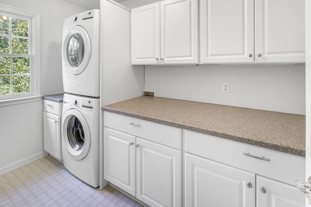 4174 Powers Ferry Road NW