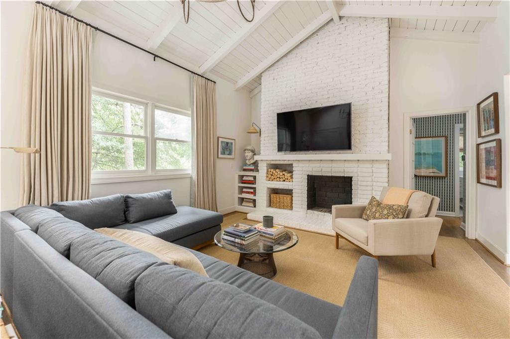 982 Cardova Drive NE