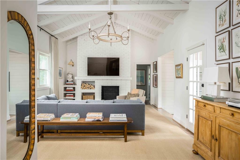 982 Cardova Drive NE