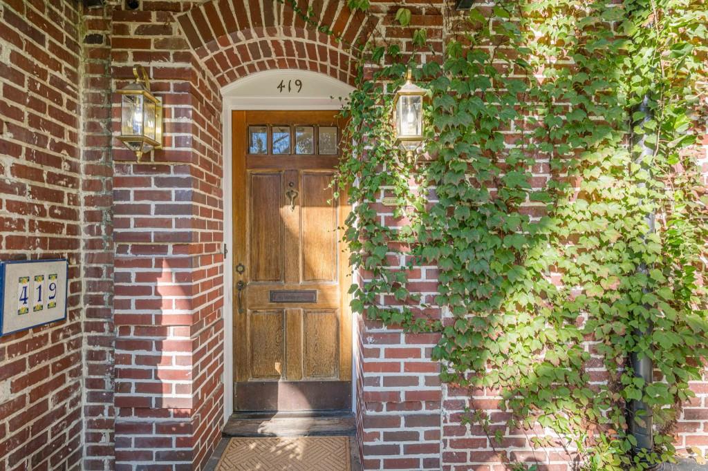 419 Collier Road NW