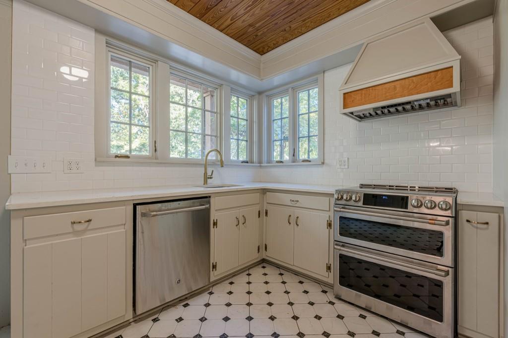419 Collier Road NW