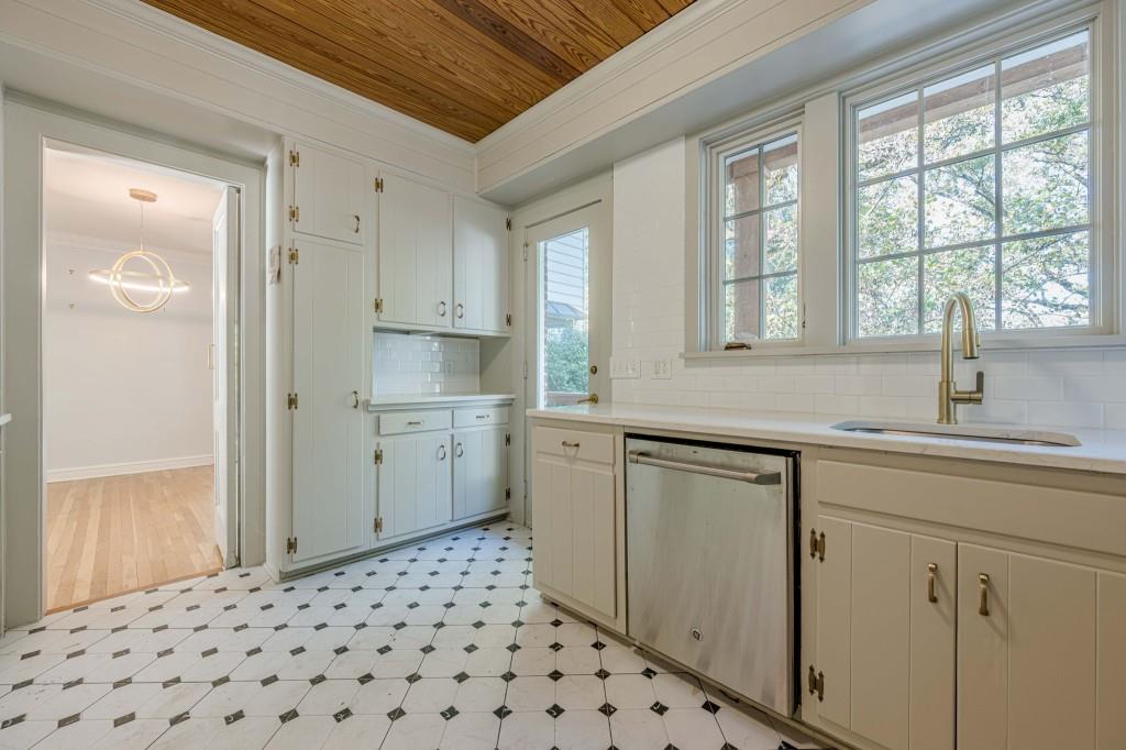 419 Collier Road NW