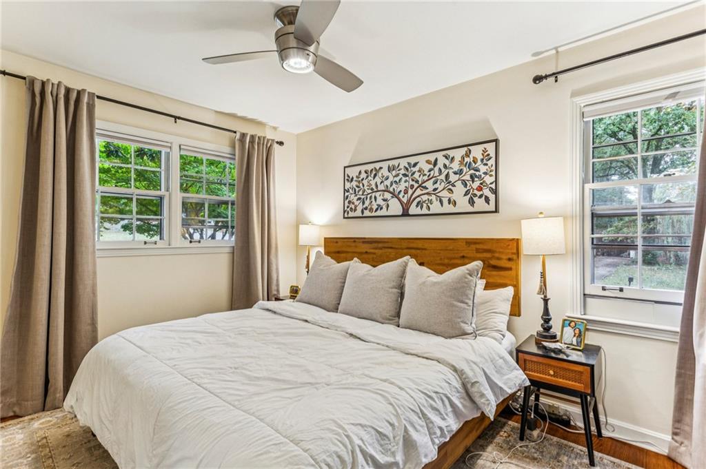 2592 Woodacres Road NE