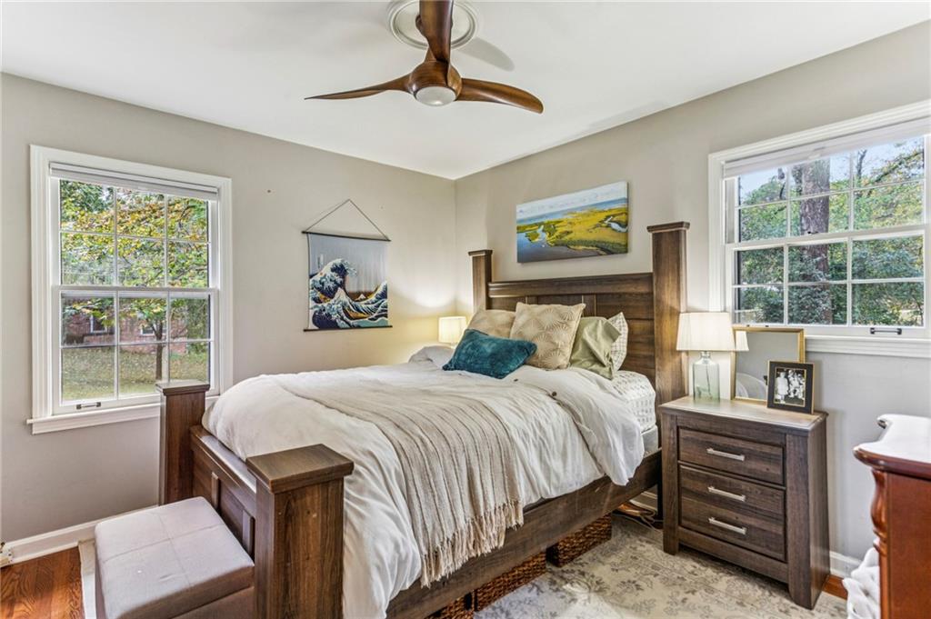 2592 Woodacres Road NE