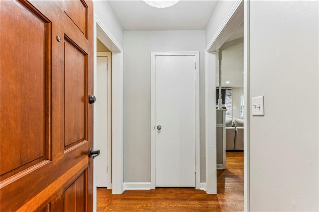 2592 Woodacres Road NE