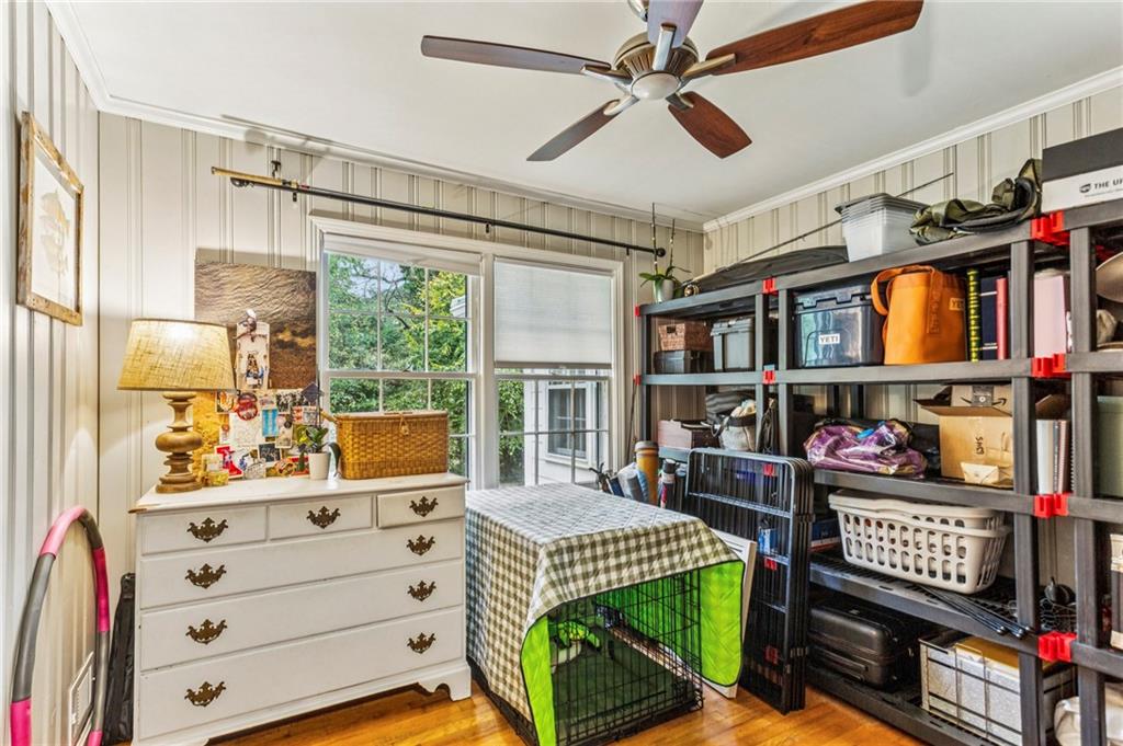 2592 Woodacres Road NE