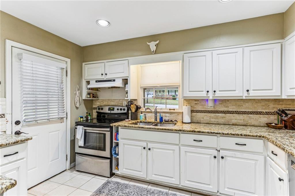 2592 Woodacres Road NE