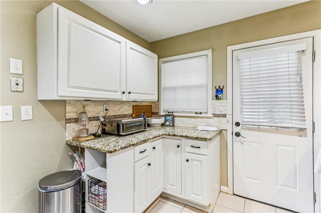 2592 Woodacres Road NE