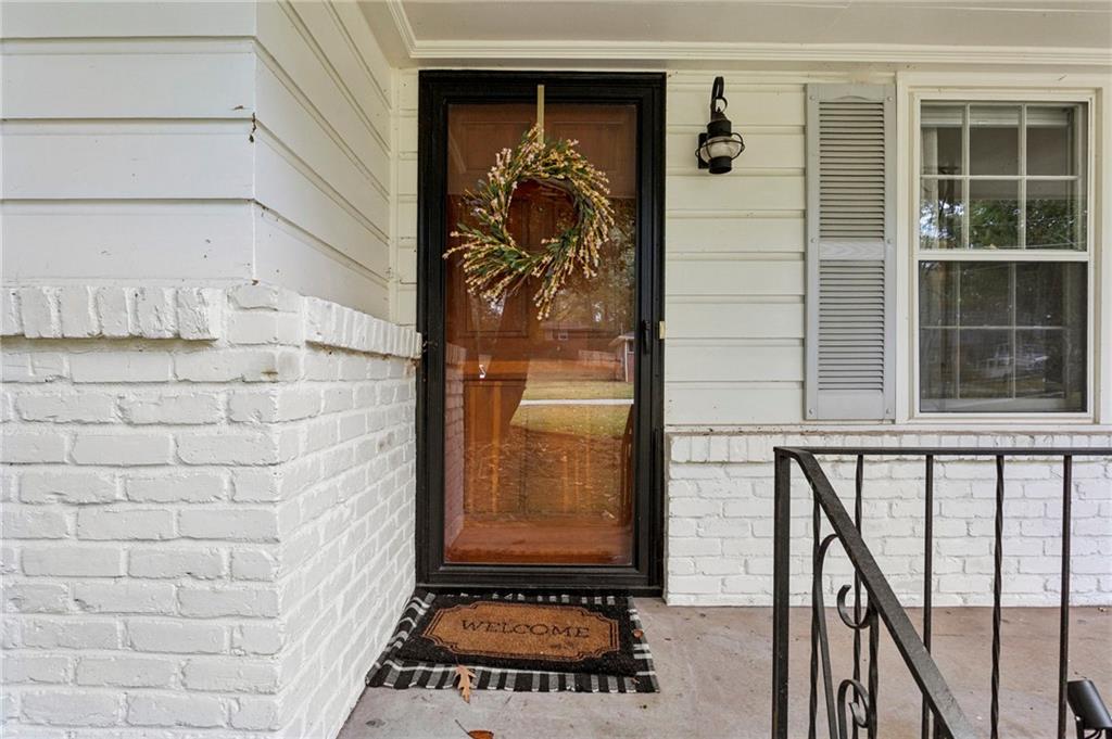 2592 Woodacres Road NE