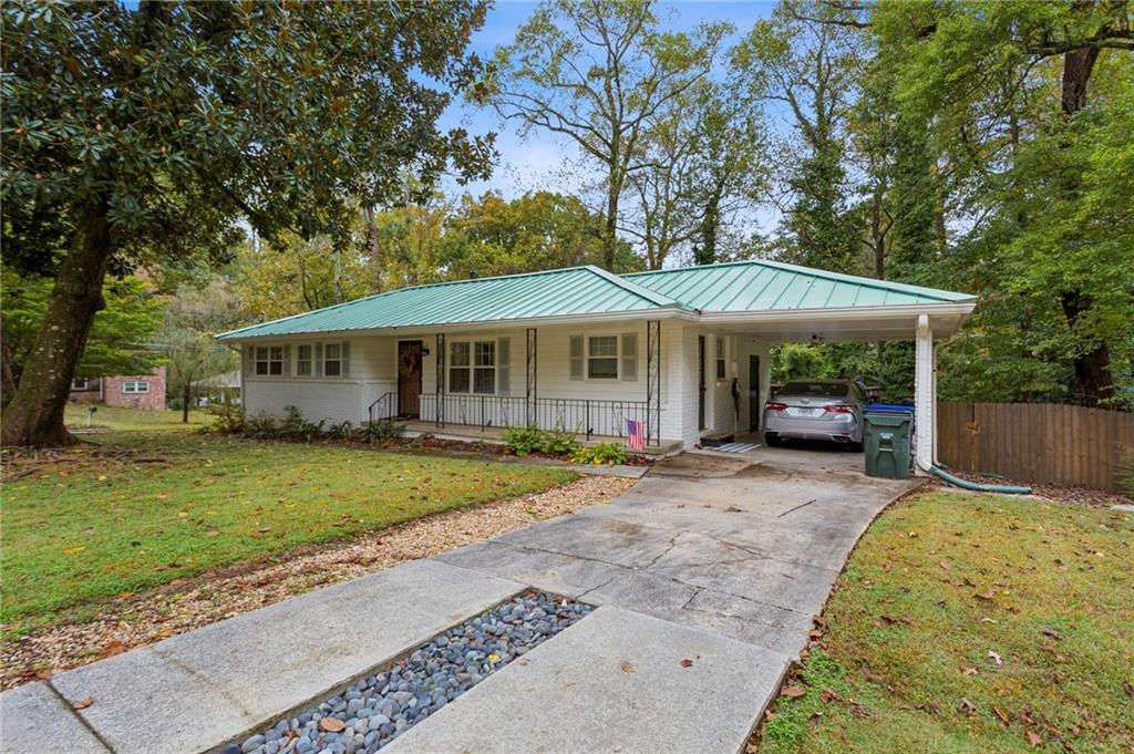 2592 Woodacres Road NE