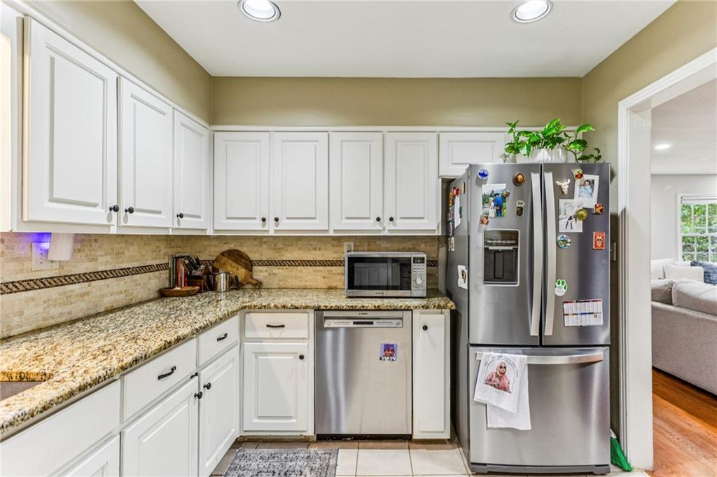 2592 Woodacres Road NE