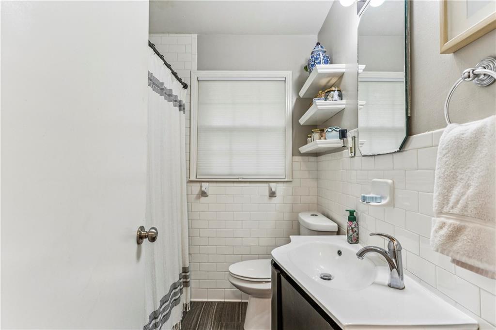 2592 Woodacres Road NE