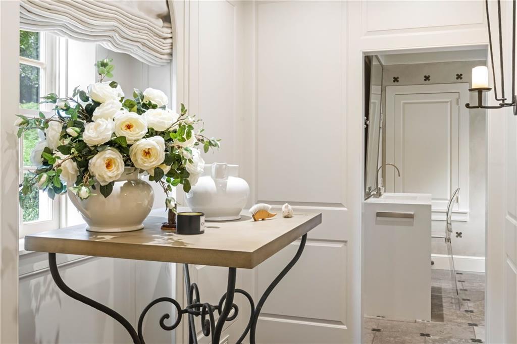 1727 W Paces Ferry Road NW