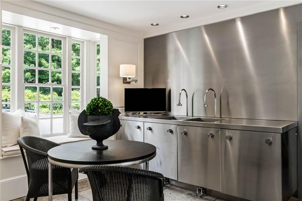 1727 W Paces Ferry Road NW